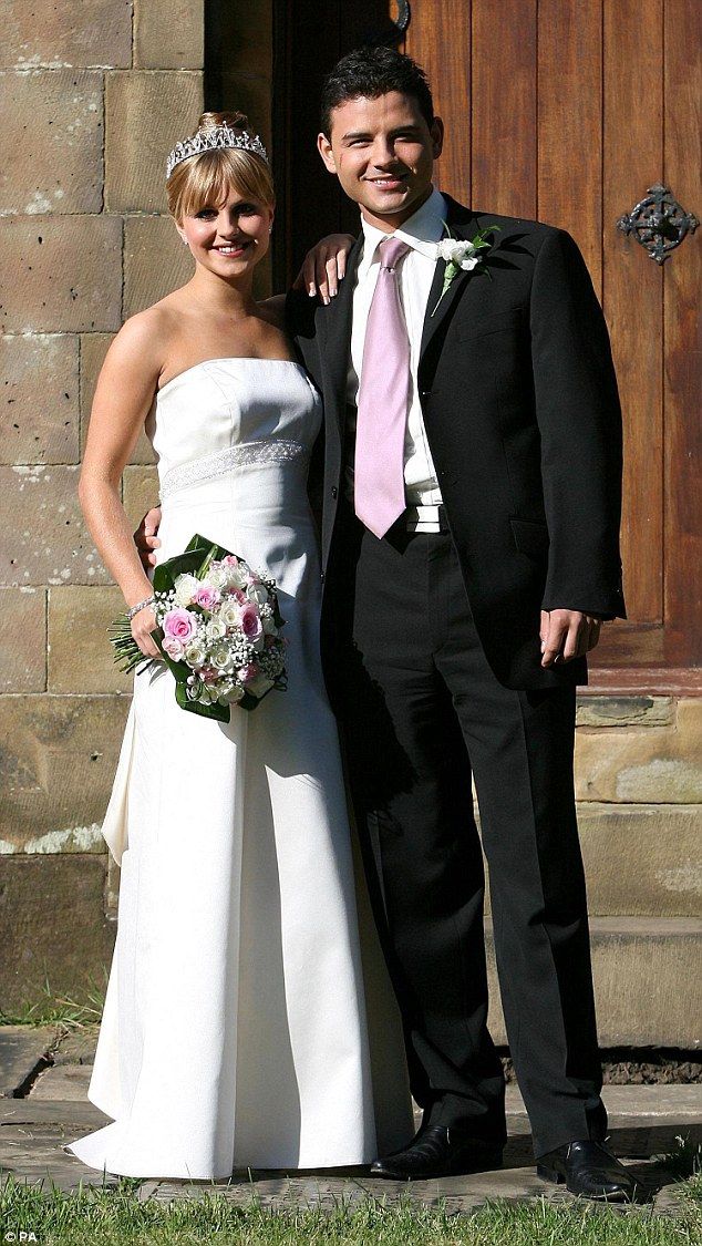 Who is tommy dating in coronation street