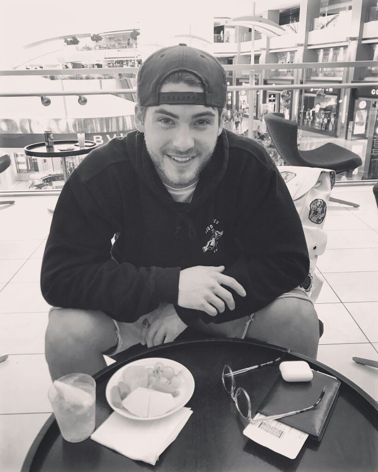 Pin di Halle Elisabethđź’• su Attractive guys that I'm obsessed with Ragazzi di teen wolf, Teen