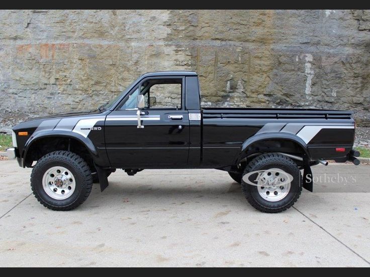 Offered From The Belle Meade Collection 22r Four Cylinder Engine Five Speed Manual Transmission Sports Special Sr5 St Toyota Toyota Trucks Truck Paint Jobs