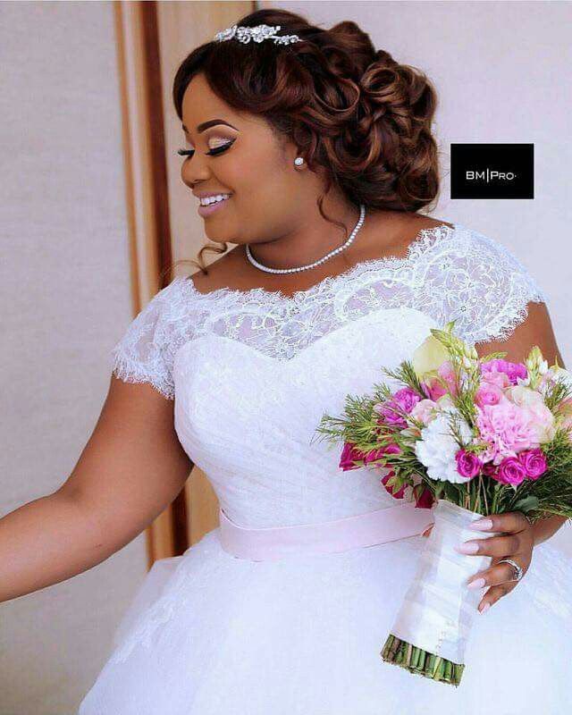 Hairstyles for plus size brides