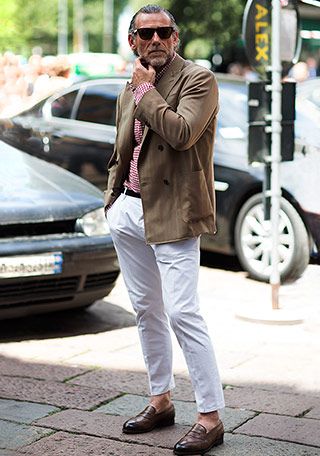 Mens Style Guide, Milan Street Styles, White Pants, White Chinos, Italian Style, Italian Men, The Sartorialist, Men Fashion, Fashion Tips