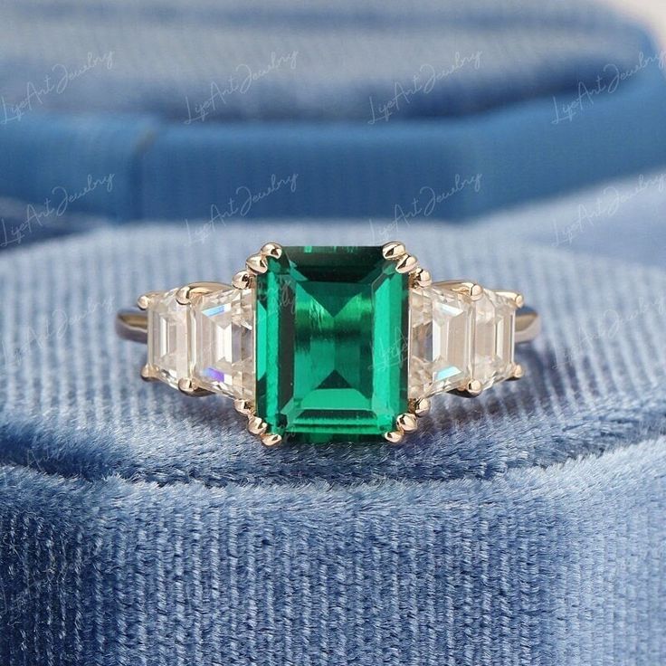 Size 6 Green Emerald Gem Engagement Ring 10KT White Gold Filled Wedding Band Size 6 Green Emerald Gem Engagement Ring 10KT White Gold Filled Wedding Band