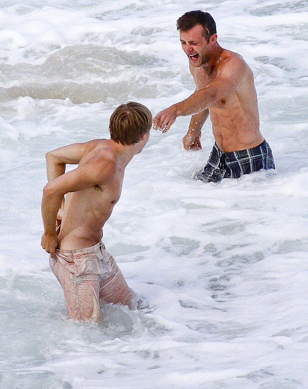 gay Dougie mcfly Tranny fucks clips
