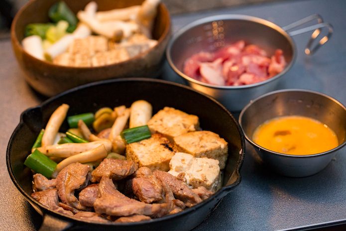 ソロキャンプ飯研究会ソトレシピ編集部 レシピ ラム肉 レシピ 食べ物のアイデア ソロキャンプ飯研究会ソトレシピ編集部 レシピ ラム肉 レシピ 食べ物のアイデア