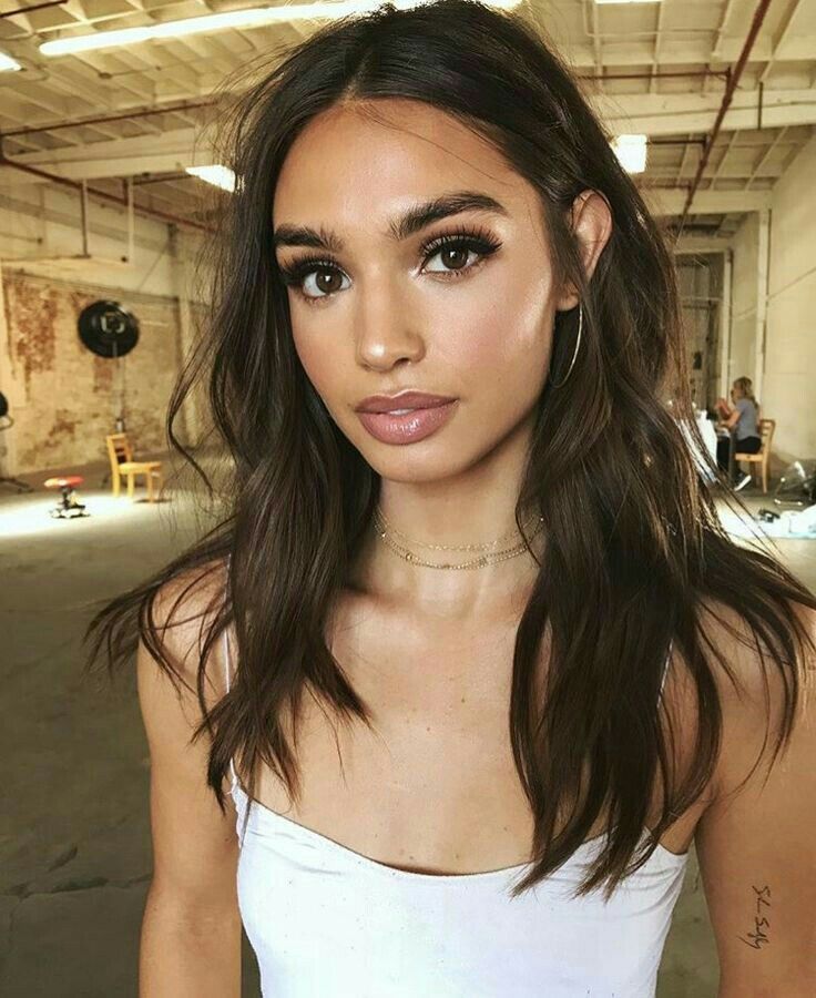 Instagram Models Cute Selfie And White Outfit So Hot Clarek Hair Styles Brunette Hair Color Long Length Haircuts