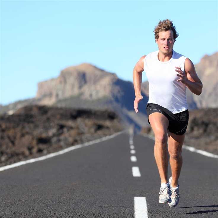 Stockfoto an amateur runner runs on the pathway while