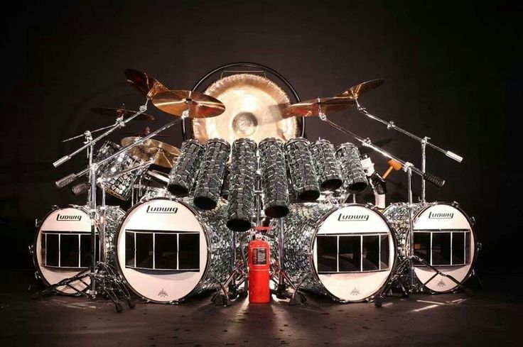 Alex Van Halen 1984 replica kit put together by a fan