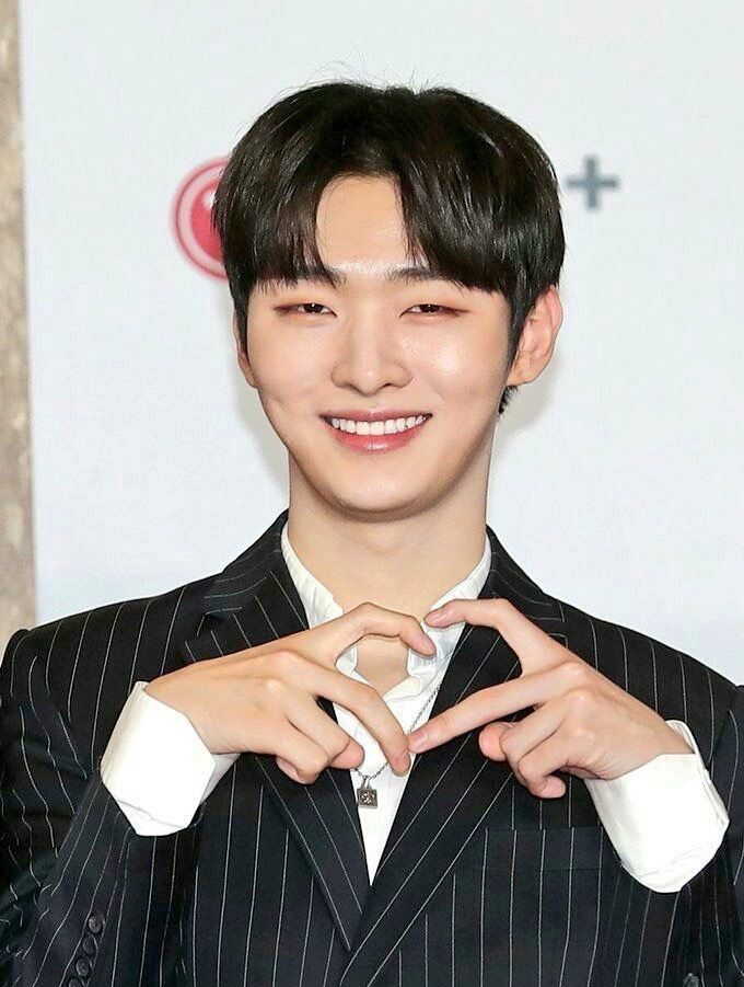 yoon ji sung wannaone yoonjisung yoon ji sung wannaone yoonjisung