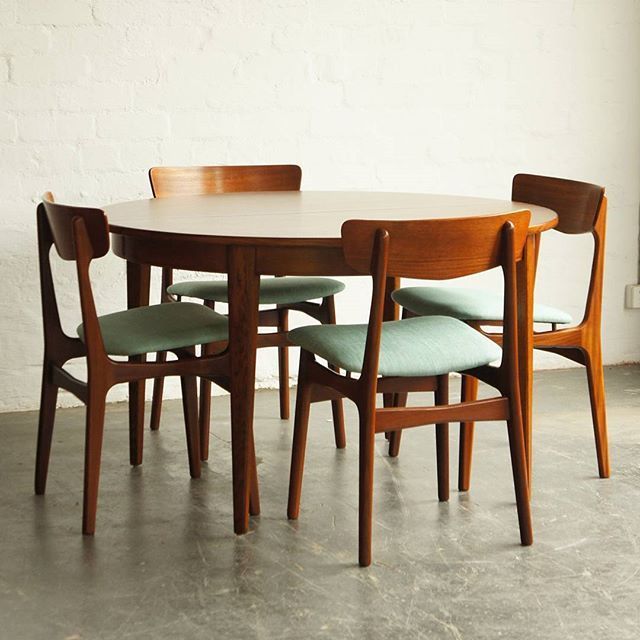 Vintage Danish Round Extendable Dining Table In Teak Round