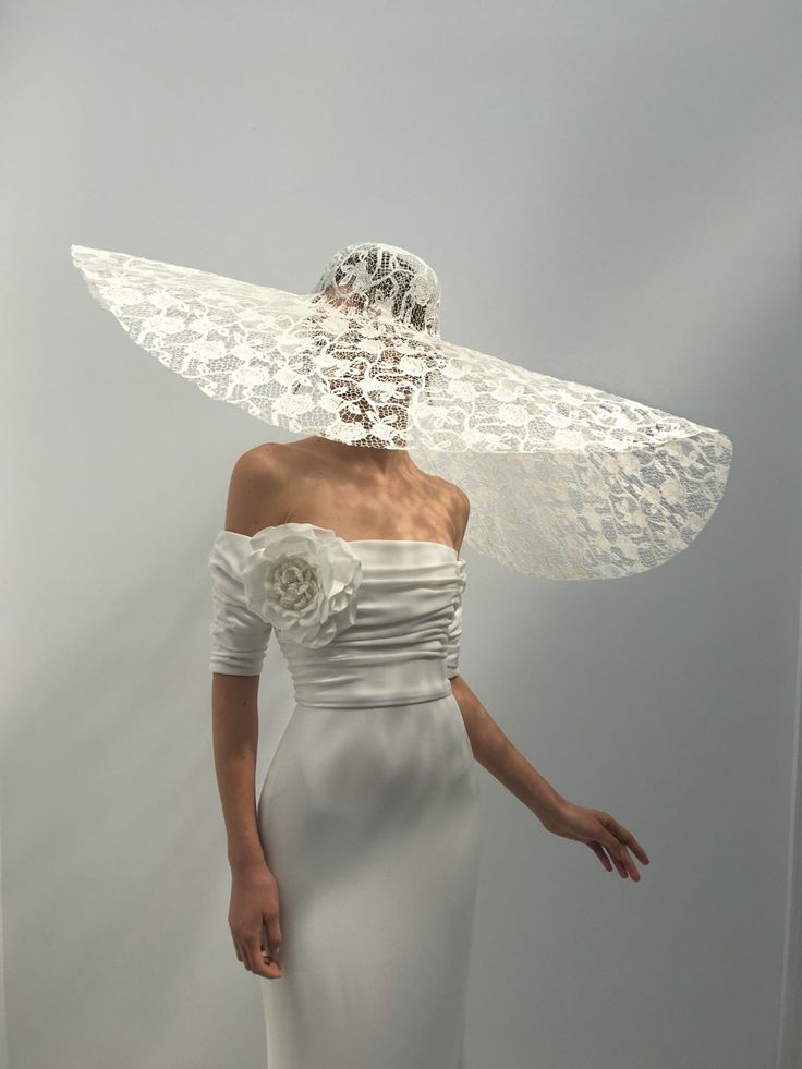 Livné White 2019: Die ideale Kollektion für alle Bräute, die auf der Suche nach dem etwas anderen Brautkleid sind