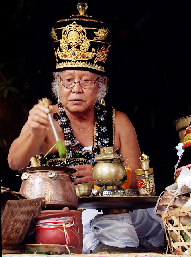 Pedanda -Balinese priest Bali Floating Leaf Eco-Retreat http