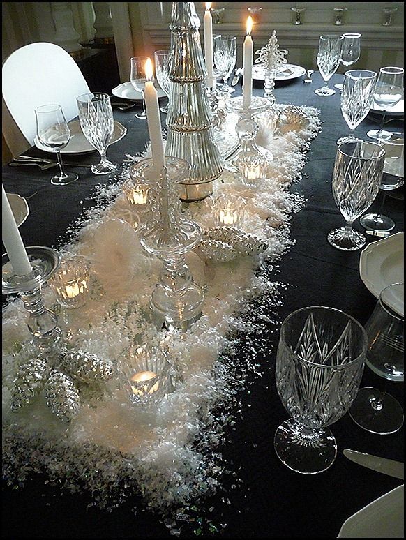 34 Gorgeous Christmas Tablescapes And Centerpiece Ideas 34 Gorgeous Christmas Tablescapes And Centerpiece Ideas Table Decorations Pinterest