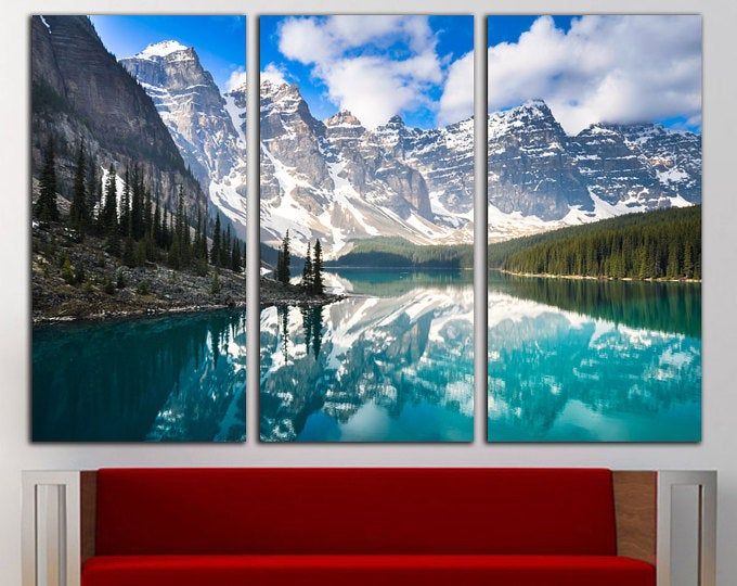 This High Fashion Wallpaper Brings A Glamorous Look To Your Room Printed On A Premium Peel And Stick Mate Peel And Stick Wallpaper Nuwallpaper Vinyl Wallpaper
