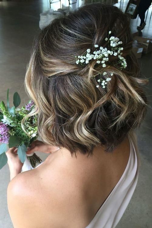 Our Favorite Half-Up Hairstyles for Bridesmaids - Short wedding hair - #Bridesma...
