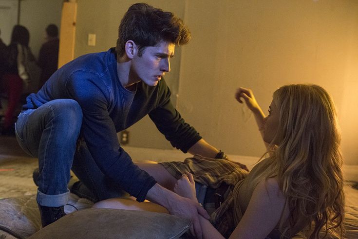 Gregg Sulkin and Virginia Gardner in Runaways (2017) | Marvel's