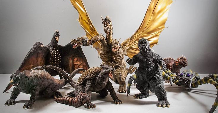 Full Review: X-Plus Toho Large Monster Series King Ghidorah 1968 Vinyl  Figure -
