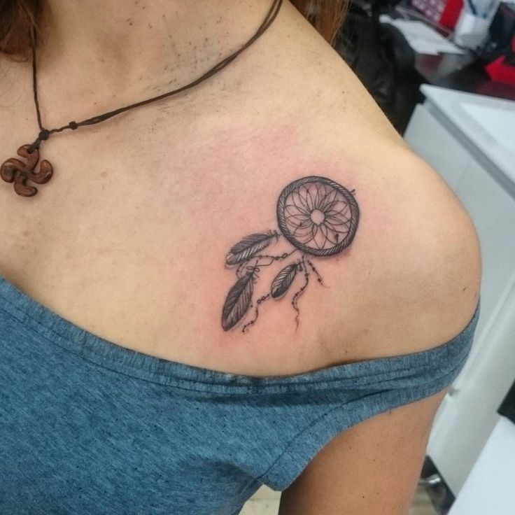 Tattoo traumfänger schulter