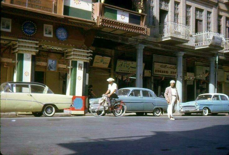 شارع الرشيد عام 1962 و نلاحظ وجود شعار الجمهورية وصور رئيس الوزراء السابق عبدالكريم قاسم على جدران الشارع اجمل ما في هذه الصورة Baghdad Baghdad Iraq Iraq