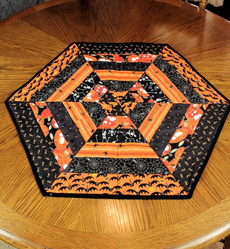 Best 25+ Halloween Table Runners Ideas On Pinterest Halloween For my Halloween scraps, and Christmas, and. - Best 25+ Halloween Table Runners Ideas On Pinterest Halloween