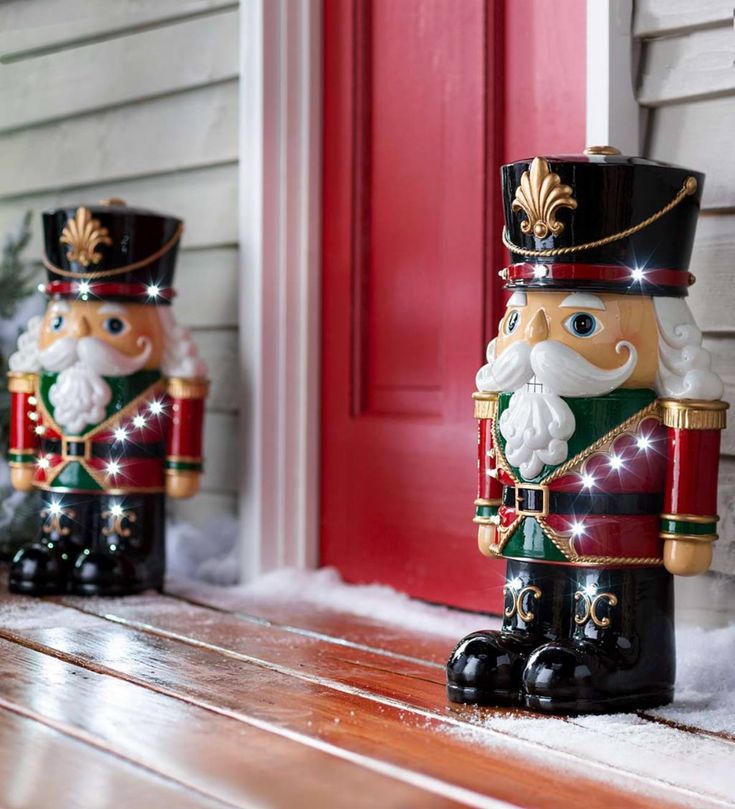 Outdoor nutcrackers figurines deals