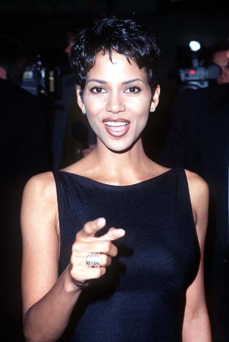 Halle Berry at Executive Decision (1996) | Halle berry bikini, Halle