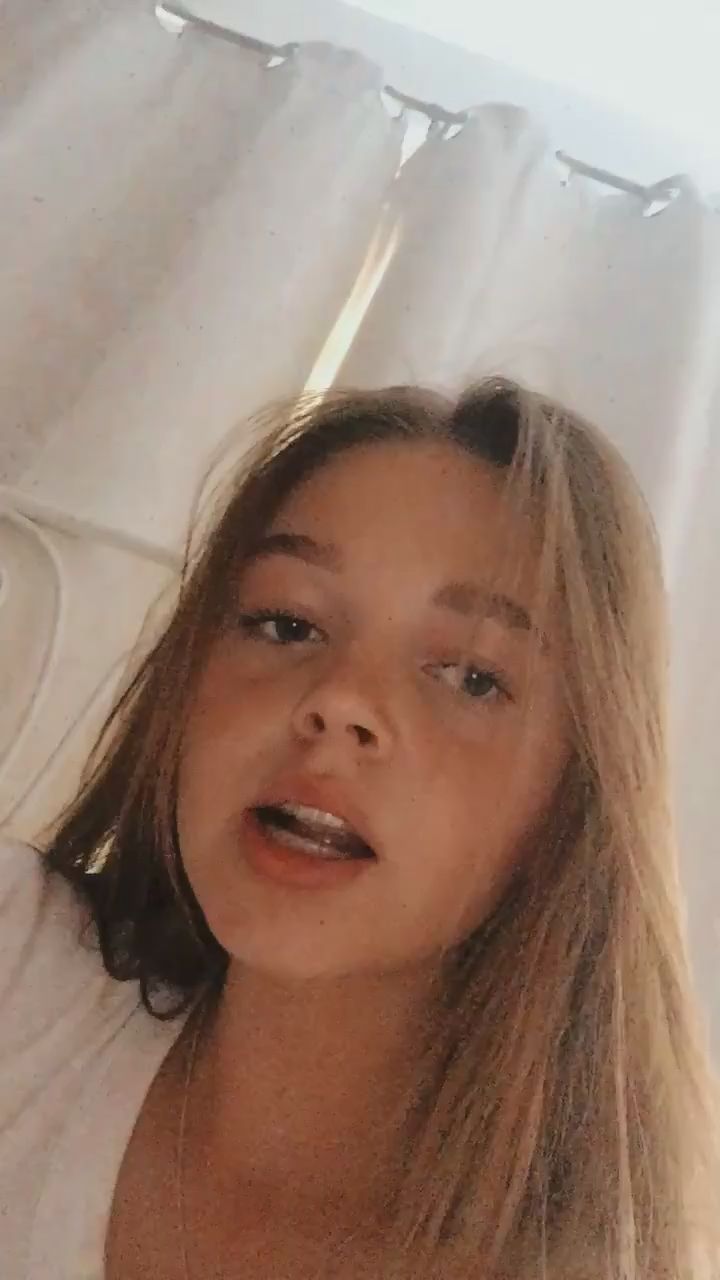 Young Selfie Girl Young Selfie Girl