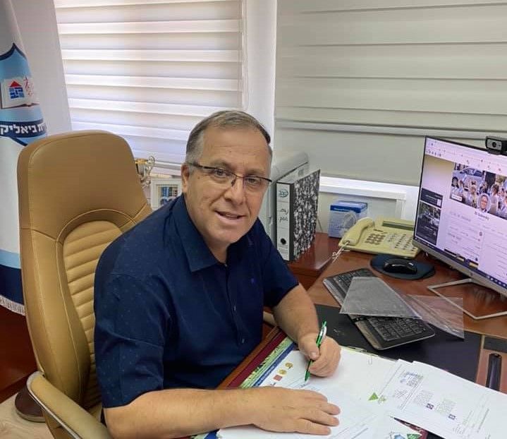 סמינר חקלאות בחווה אורגנית בדרום הדרך לחיפוש התבוננות ושינוי In 2020 Couple Photos Photo Scenes