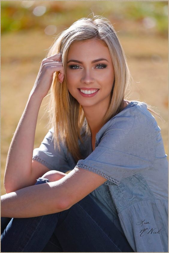 Schöne blonde frau