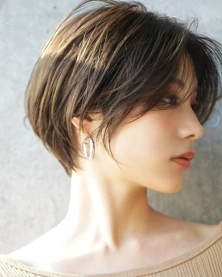 顔タイプ エレガント に似合う髪型おすすめ10選 ショートからロングまで 4meee 22 ヘアカット ヘアスタイリング ヘアスタイル 顔タイプ エレガント に似合う髪型おすすめ10選 ショートからロングまで 4meee 22 ヘアカット ヘアスタイリング ヘアスタイル