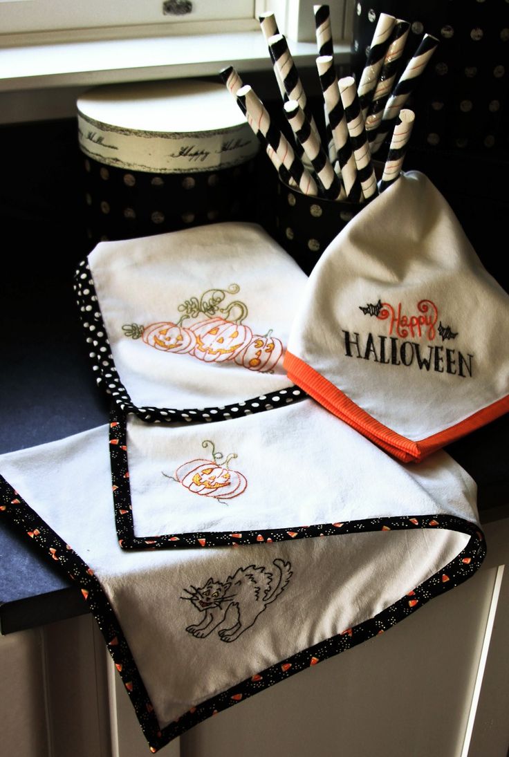 crab apple hill studio hand embroidery diy inspiration vintage style halloween hand towels embroidery project quilt block or paper piecing - Halloween Hand Embroidery Patterns crab apple hill studio hand embroidery diy inspiration vintage style halloween hand towels embroidery project quilt block or paper piecing - Halloween Hand Embroidery Patterns