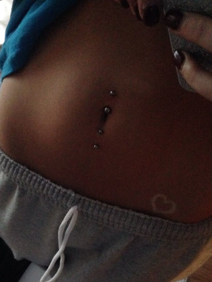 Bauchnabelpiercing bei dicken