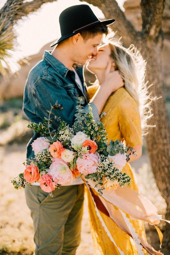Boho engagement shoot in Joshua Tree – Couples Poses Boho engagement shoot in Joshua Tree – Couples Poses