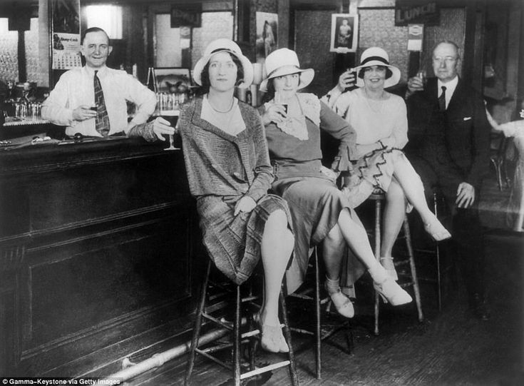 Photos Show New York City s Prohibition era Speakeasies Vintage inside-the-speakeasies-of-the-1920s-the-hidden-drinking-spots-that