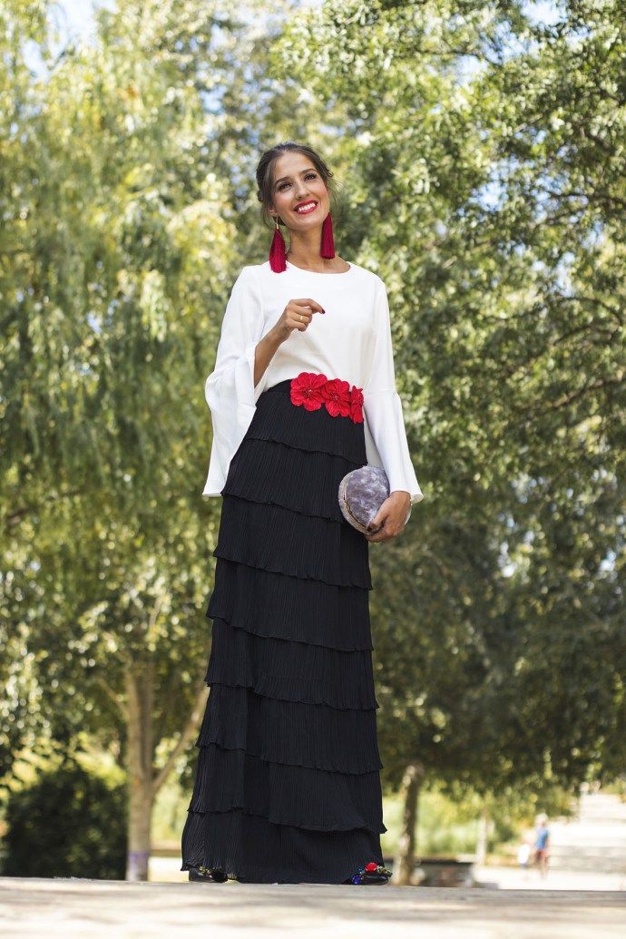 look invitada perfecta boda vestido largo falda larga manga larga