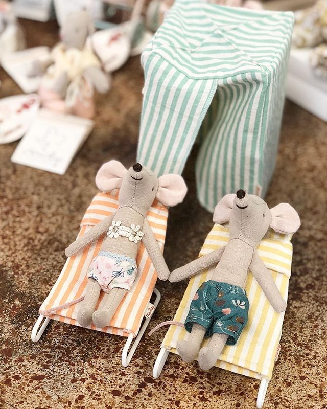 Os acordáis de la pareja de Ratoncitos de Boda? Han vuelto a pasar su luna de miel en la playa! Están encantados e… | Maileg dolls, Handmade toys, Dolls handmade