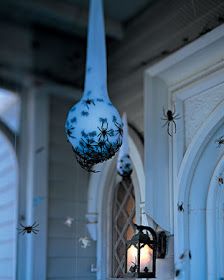 diy spider egg sac outdoor halloween decoration from martha stewart - Creepy Diy Halloween Decorations diy spider egg sac outdoor halloween decoration from martha stewart - Creepy Diy Halloween Decorations