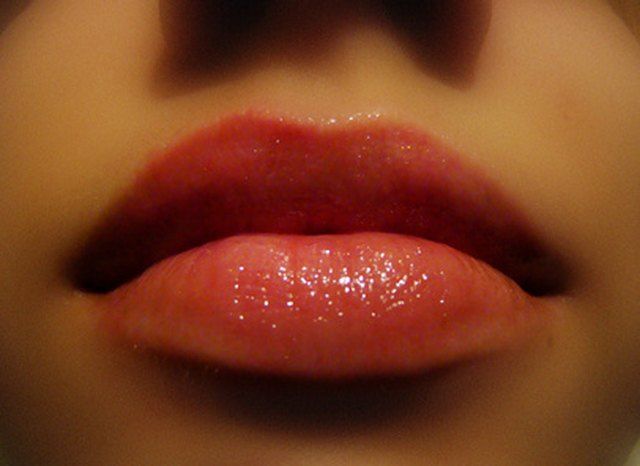 How To Fix Really Chapped And Peeling Lips Natural Lips Shea