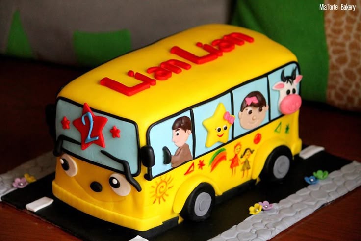 Best 25+ Bus cake ideas on Pinterest St bus, School bus ...