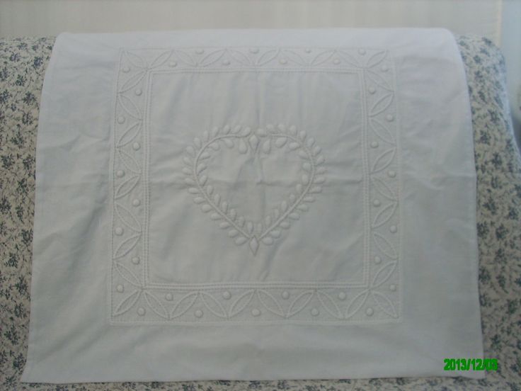 Boutis Provencal Fait Main #15: Boutis Provençal Sur Housse De Coussin Blanche,fait Main : Textiles Et Tapis Par Nanou13 Boutis Provencal Fait Main #15: Boutis Provençal Sur Housse De Coussin Blanche,fait Main : Textiles Et Tapis Par Nanou13
