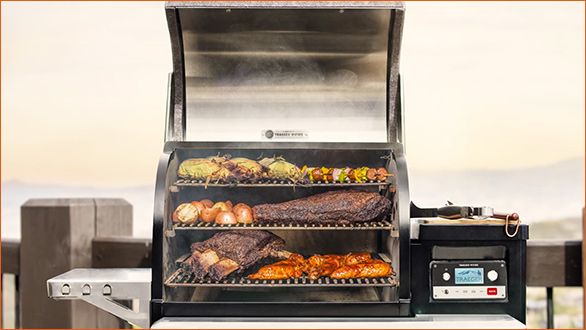 Can You Grill In The Rain With A Traeger Got The Traeger Going With A 5lb Batch Of Kennboskitchen Jerky Sweetandsmokey And Original And Got Some Thick Burg Traeger Grill Grilling Sirloin Tips