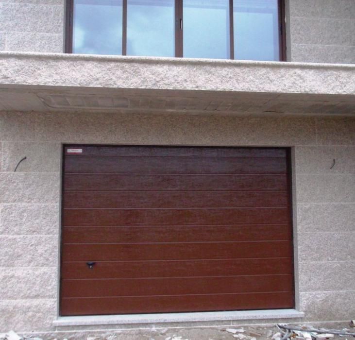 Puertas Seccionales Para Garaje Novoferm Iso 45 Novoferm Puertas De Garaje Garaje Puertas