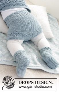 Das Set umfasst: Gestrickte Jacke mit angestrickten Ärmeln und Schühchen mit L...