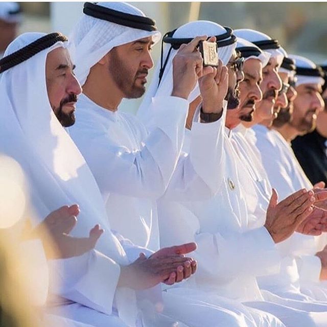 الامارات اللهم احفظ حكام الامارات و اعنهم على طاعتك و سخر لهم بطانة صالحة تعينهم على البر و التقوى و تحقيق مصالح البلاد و العبا Women Academic Dress Fashion