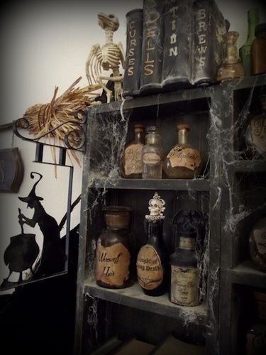 potion shop leaky cauldron sign