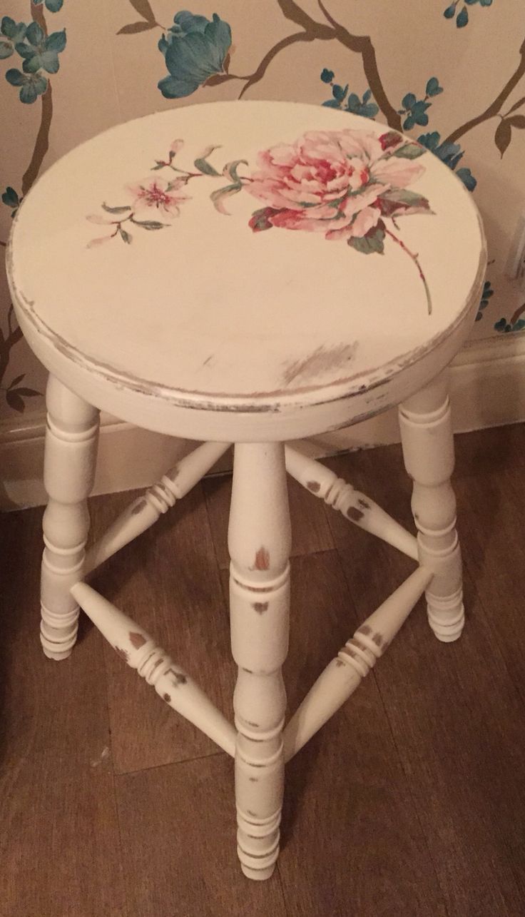 Shabby 2024 chic stool