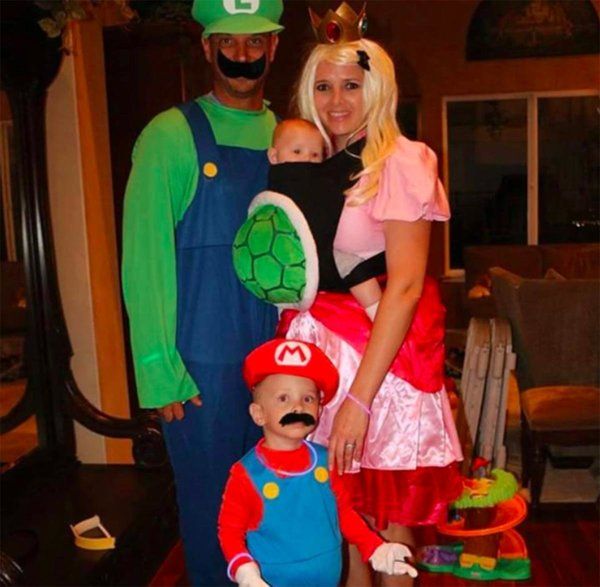 16 brilliant ways to incorporate your baby into your halloween costume - Pregnant Halloween Couples Costumes 16 brilliant ways to incorporate your baby into your halloween costume - Pregnant Halloween Couples Costumes