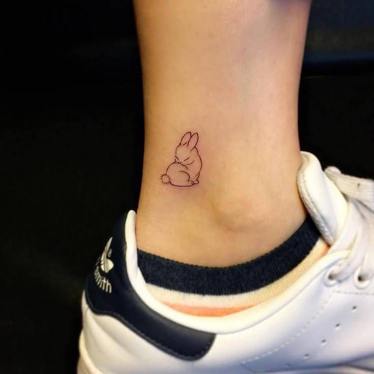 Tatouage cheville femme \u2013 coup de cœur pour les dessins discrets avec un effet immédiat