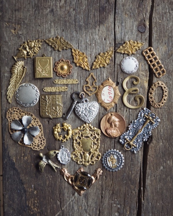 How To Use Old Fashioned Jewellery In Crafts How To Use Old Fashioned Jewellery In Crafts