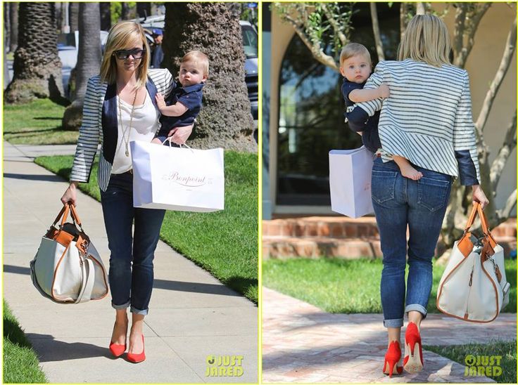 Reese Witherspoon carrying the Danzo Baby Weekender in natural