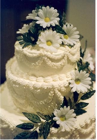 Daisy Wedding Cakes And Buttercream Frosting I Just LOVE This Daisy Wedding Cakes And Buttercream Frosting I Just LOVE This